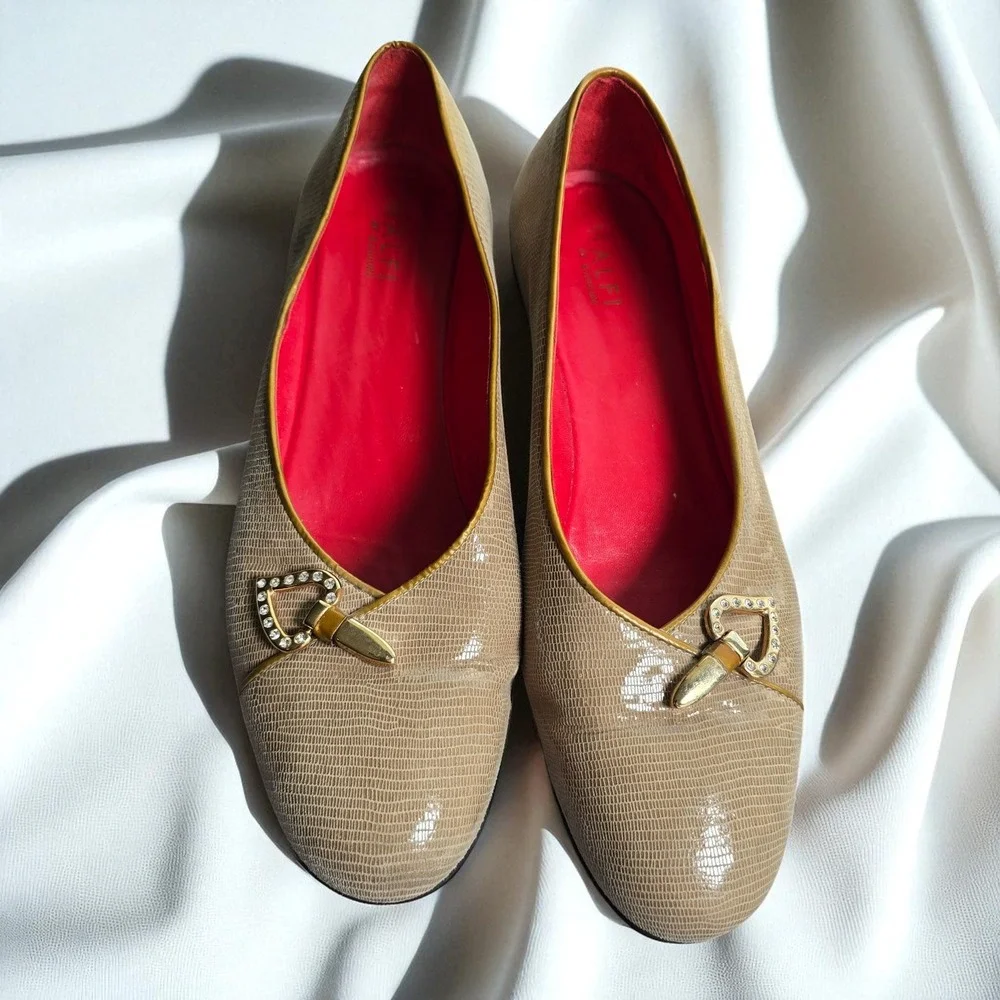 Amalfi by Rangoni Wedge Pumps Woman 8M Tan Heart Rhinestone Detail Made in Italy